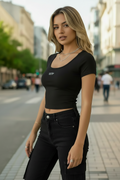Camiseta para dama, cuello redondo, color negro. Talla M