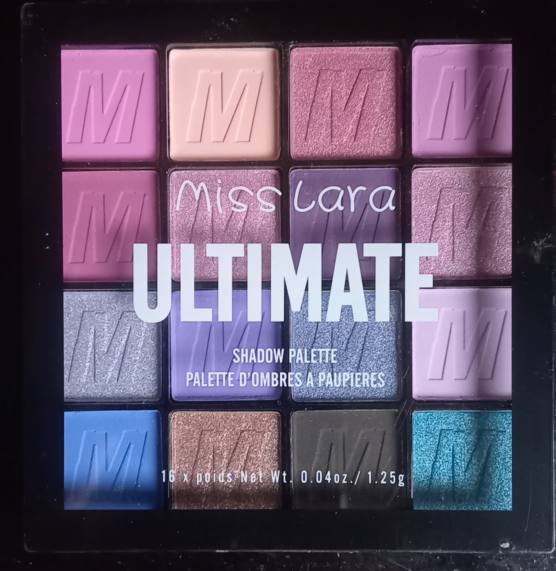 Paleta de sombra de ojos de 16 colores.